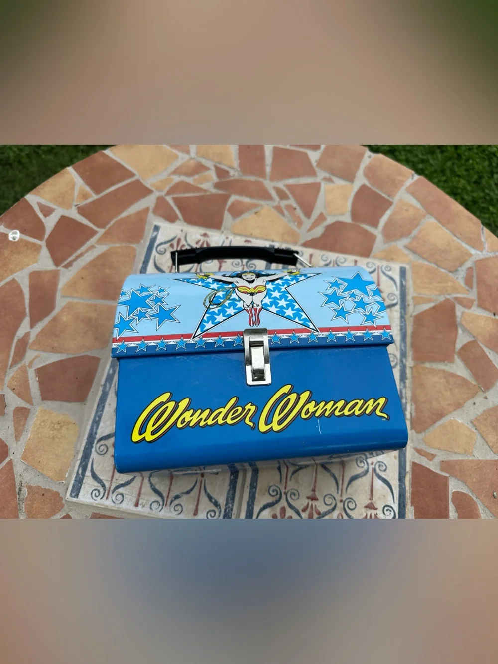 Vandor Wonder Woman lunch boxDomed metal lunchbox